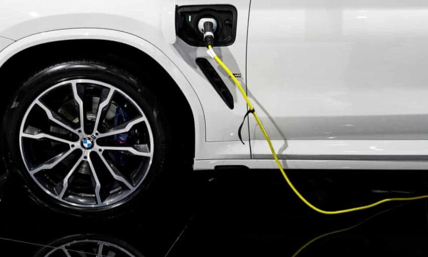 Hybrid BMW can now auto-swap to battery power in London and Birmingham