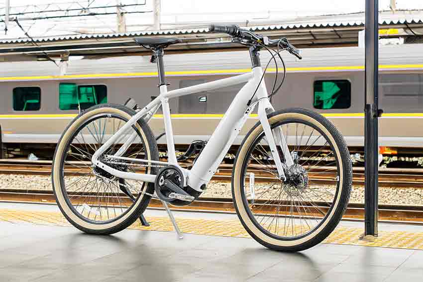 Momentum Transend E+ Review: A Punchy, Stylish Urban eBike That Falls Short on Essentials