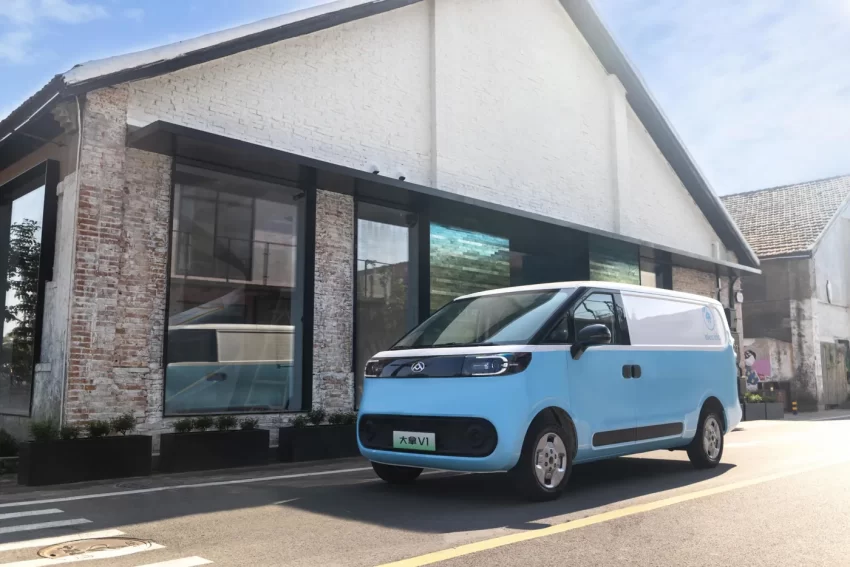 Maxus launches eDeliver 5 cargo van and Mifa 7 MPV