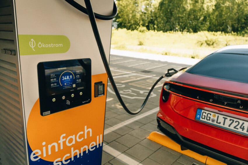Lotus has announced that its new Emeya hyper GT car has set a new record for public charging, becoming the world’s first production car to support 400kW ultra-rapid charging.