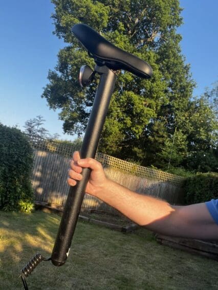 The cleverly concealed battery within the seatpost