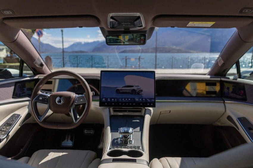BYD-Denza-Z9-GT-Interior