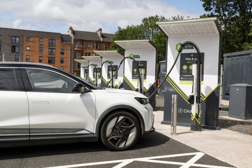 Arnold Clark opens dealer chargers to the public