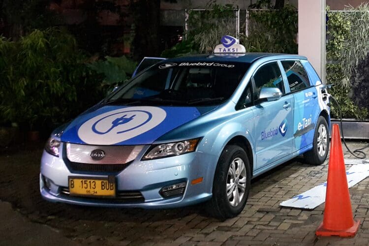 BYD E6