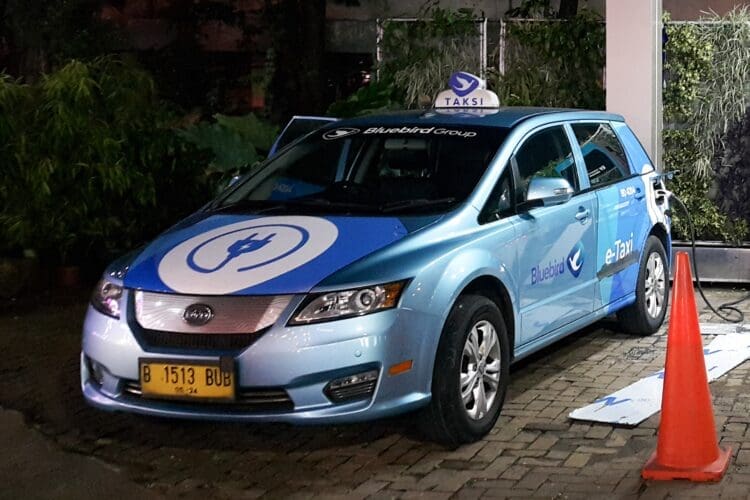BYD E6
