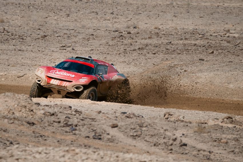 Acciona Sainz edges KMS to Desert X Prix Qualifying top spot on countback