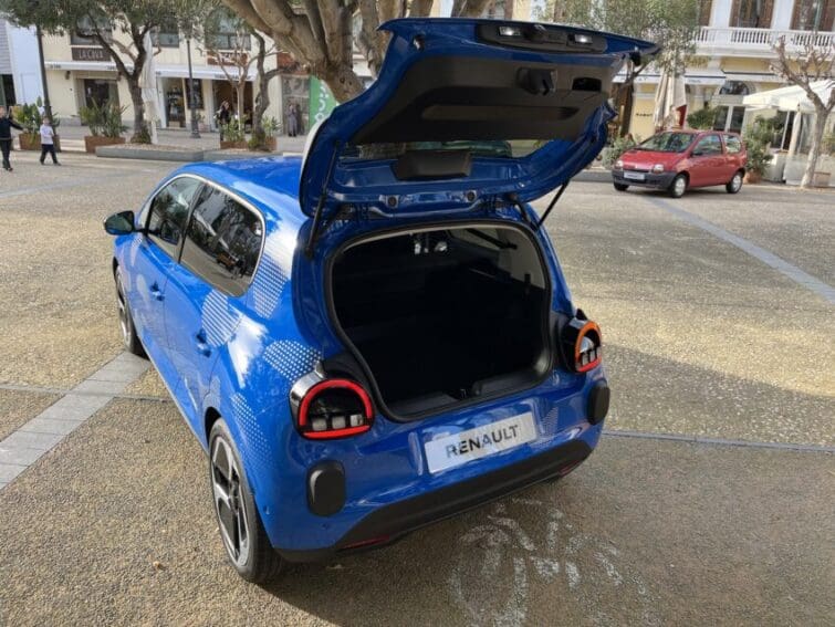 Renault Twingo van loading bay